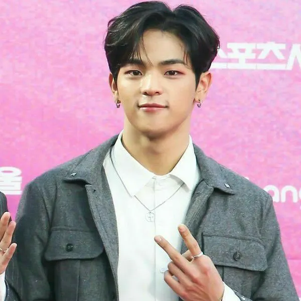 Today's Most Loved Kim Woojin