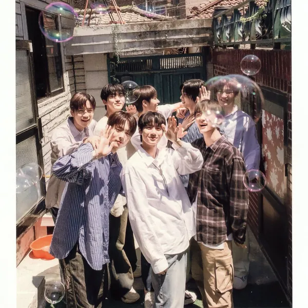 Top Photo Full of LUN8 Love