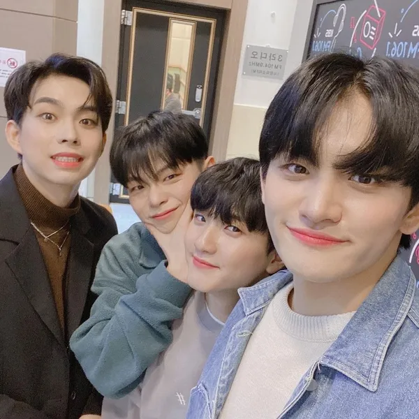 Idol_Top_Banner