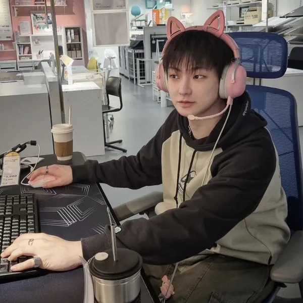 Idol_Top_Banner