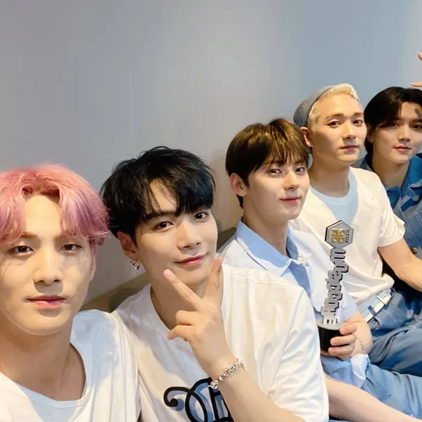Idol_Top_Banner