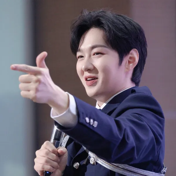 Idol_Top_Banner
