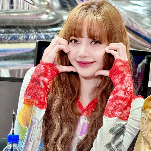 充滿粉絲愛意的Lisa (BLACKPINK)人氣照片
