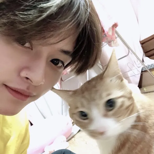 今天最受喜爱的Lee Know (Stray Kids)