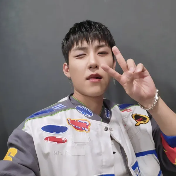 Top Photo Full of Park Woojin (AB6IX) Love