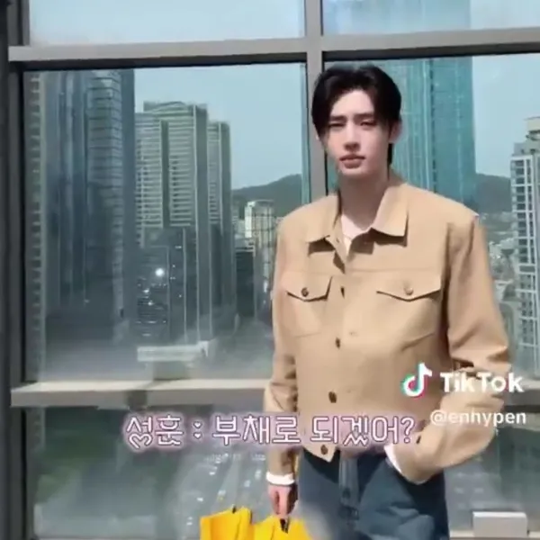 성훈 (ENHYPEN) 팬심 가득한 인기 사진