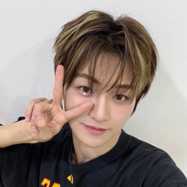 Foto Populer Penuh Cinta untuk Jihoon (TWS)