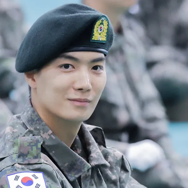 Foto Populer Penuh Cinta untuk Kim Jonghyeon