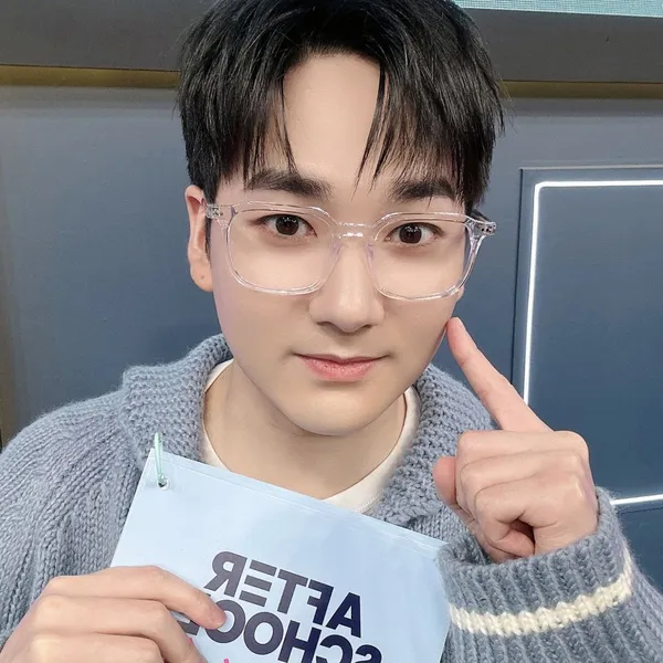 Top Photo Full of Aron Love