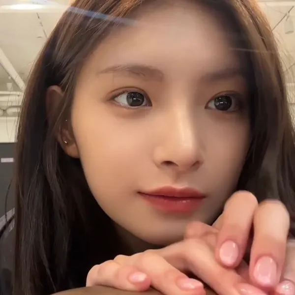 Today's Most Loved Yiren (EVERGLOW)