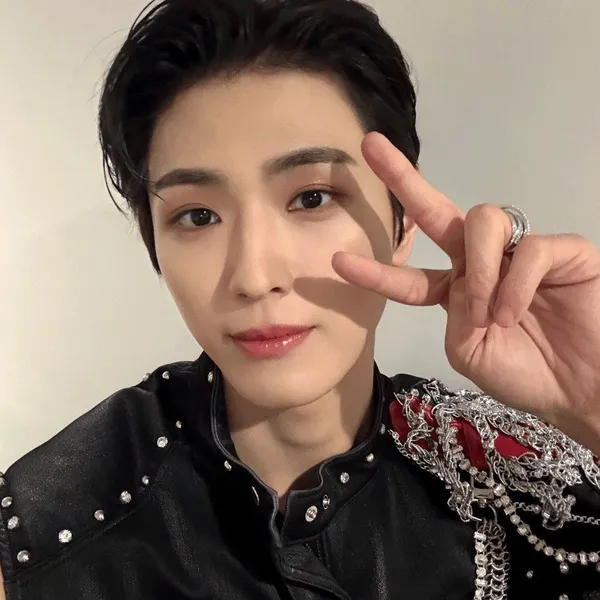 Today's Most Loved Yonghee (CIX)