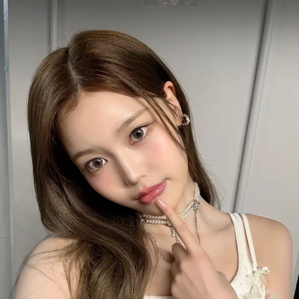 Today's Most Loved Jeong Saebi (izna)