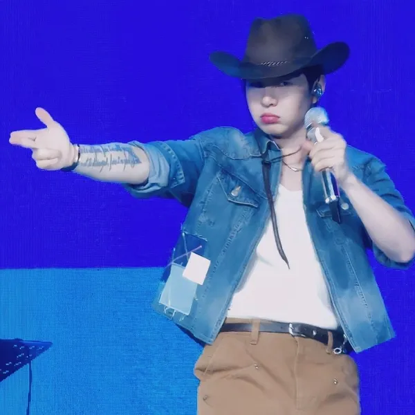 Top Photo Full of Lee Changsub (BTOB) Love