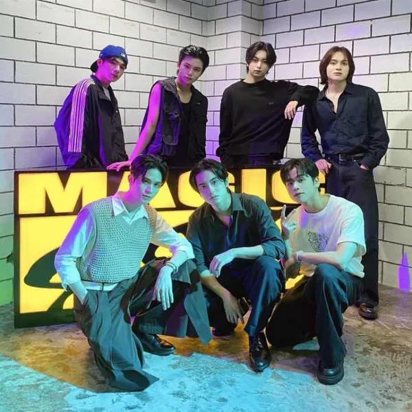 Top Photo Full of HORI7ON Love
