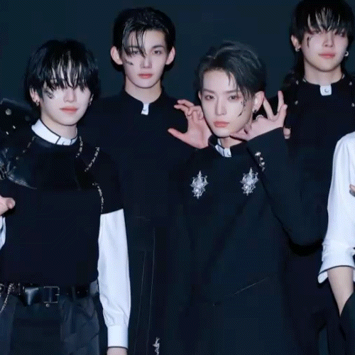 Top Photo Full of &TEAM Love