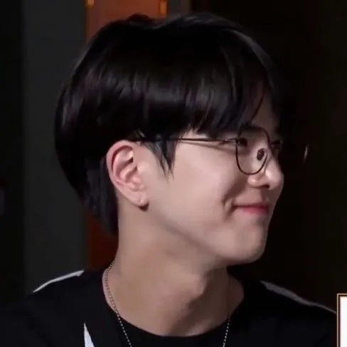 Top Photo Full of Younghoon (THE BOYZ) Love