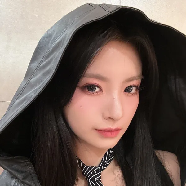 Today's Most Loved Yiren (EVERGLOW)