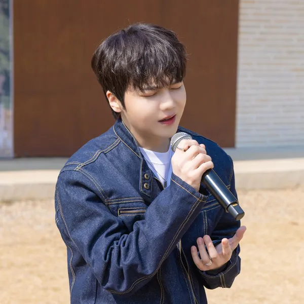 Today's Most Loved Jinho (PENTAGON)