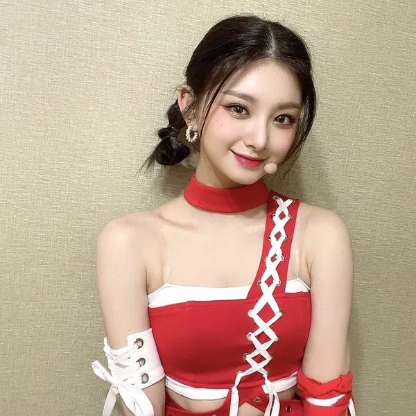 Today's Most Loved Yiren (EVERGLOW)