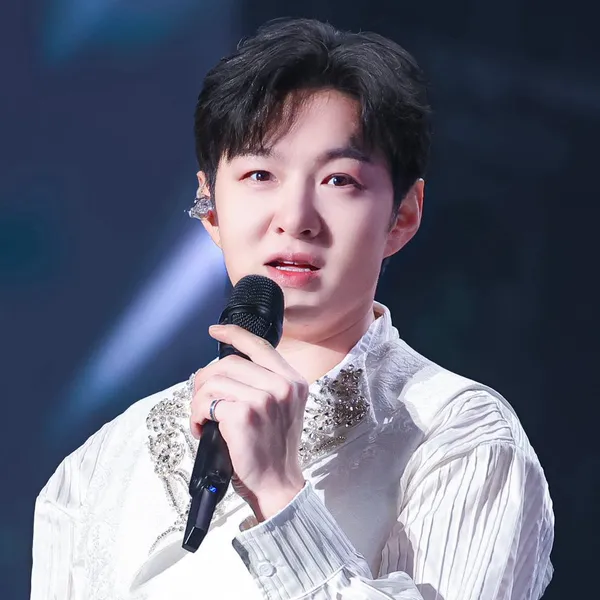 Top Photo Full of Lee Changsub (BTOB) Love