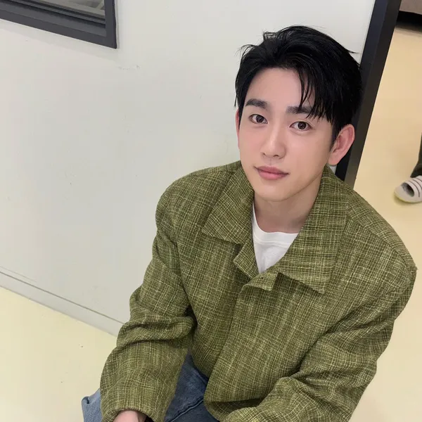 Top Photo Full of Jinyoung (GOT7) Love