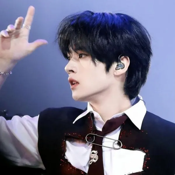 Fans' Pick: Best Moment of Lee Know (Stray Kids)