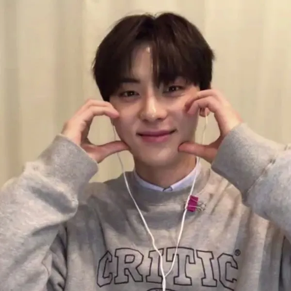 오늘 가장 사랑받은 황민현의 모습