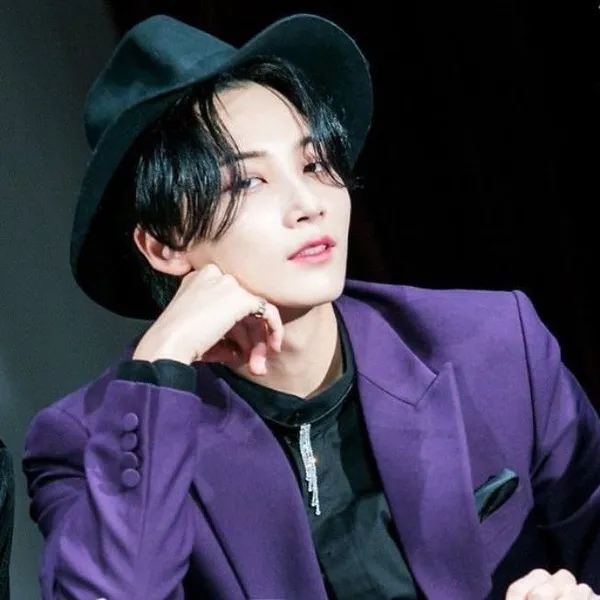 Penampilan Jeonghan (SEVENTEEN) yang Paling Dicintai Hari Ini