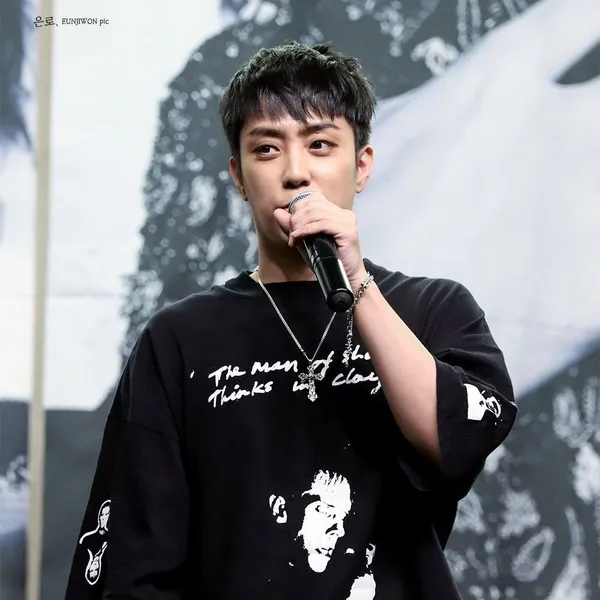 今日最も愛されたウン・ジウォン (SECHSKIES)の姿