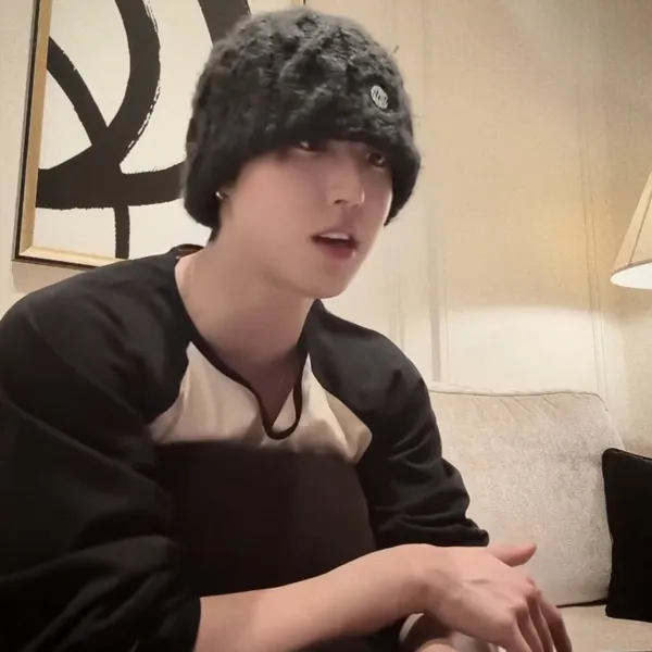 Foto Populer Penuh Cinta untuk HAN (Stray Kids)