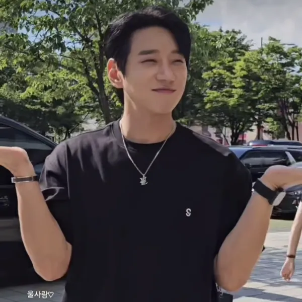 Foto Populer Penuh Cinta untuk Hwang Chiyeol