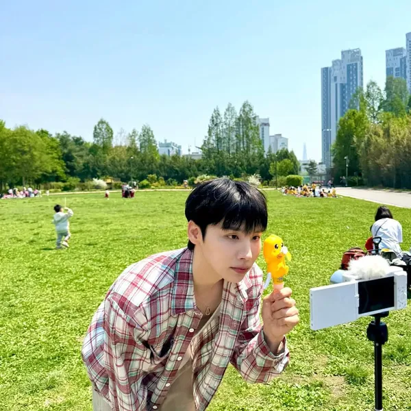 오늘 가장 사랑받은 전웅 (AB6IX)의 모습