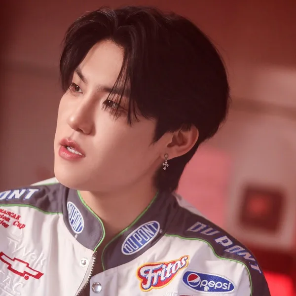 Momen Terbaik Park Woojin (AB6IX) Pilihan Penggemar