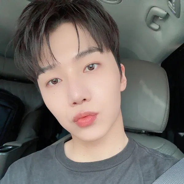 Momen Terbaik Jinho (PENTAGON) Pilihan Penggemar