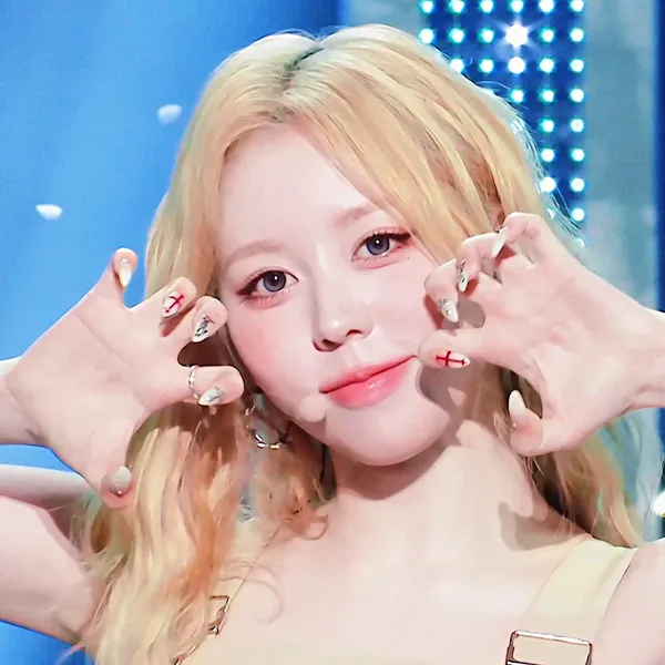 Today's Most Loved Jeong Hyerin (tripleS)