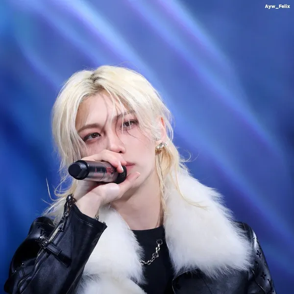 Foto Populer Penuh Cinta untuk Felix (Stray Kids)