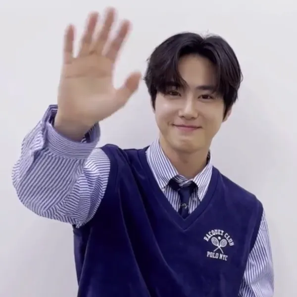 Foto Populer Penuh Cinta untuk Suho (EXO)