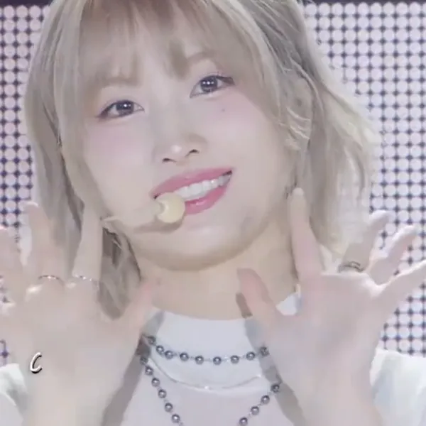 充满粉丝爱意的Momo (TWICE)人气照片