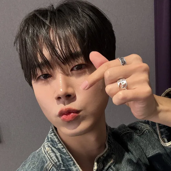 Momen Terbaik Kim Donghyun (GoldenChild) Pilihan Penggemar