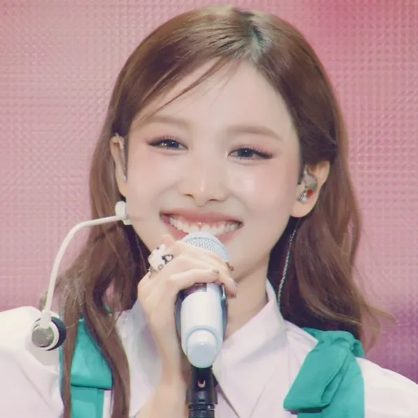 Fans' Pick: Best Moment of Nayeon (TWICE)
