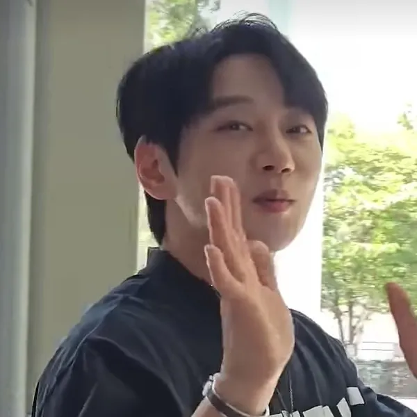 Top Photo Full of Hwang Chiyeol Love