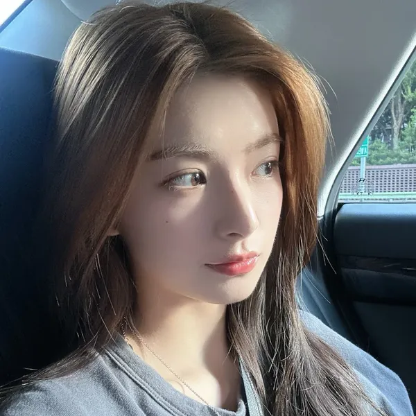 Today's Most Loved Yiren (EVERGLOW)