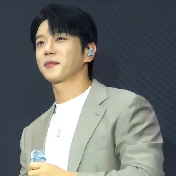 Top Photo Full of Hwang Chiyeol Love