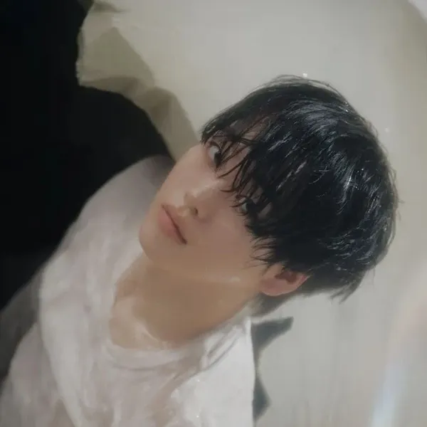 Today's Most Loved Hyeongjun (CRAVITY)