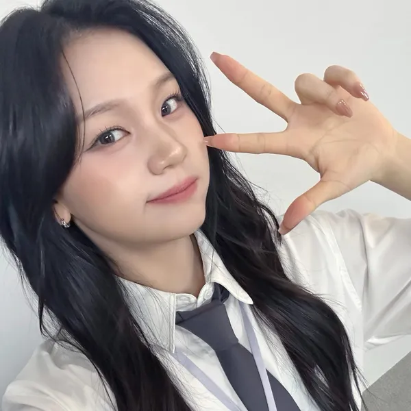 Foto Populer Penuh Cinta untuk Umji (GFRIEND, VIVIZ)