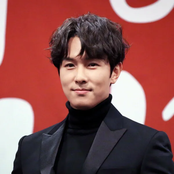 Top Photo Full of Kim Dongwan (SHINHWA) Love