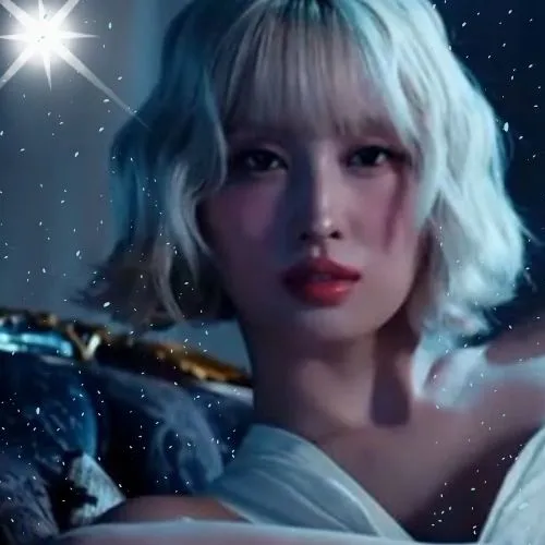 오늘 가장 사랑받은 모모 (TWICE)의 모습