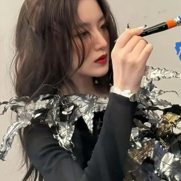 今天最受喜爱的舒華 (i-dle)