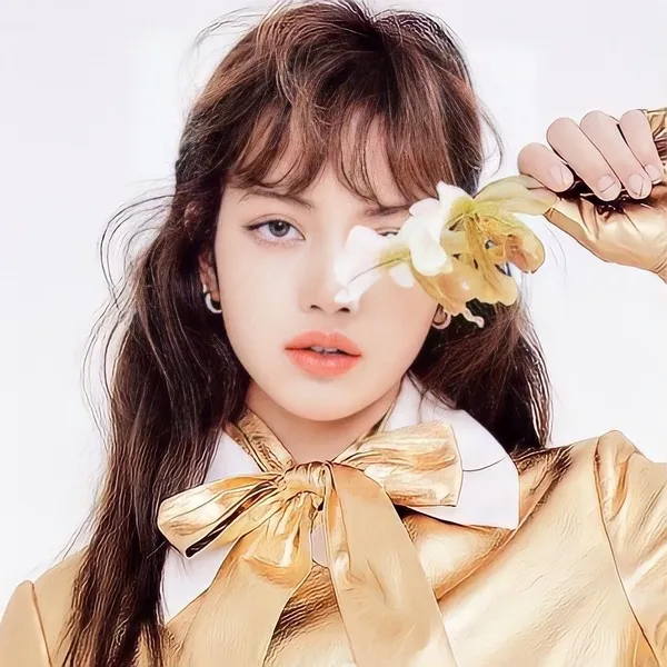 Penampilan Lisa (BLACKPINK) yang Paling Dicintai Hari Ini