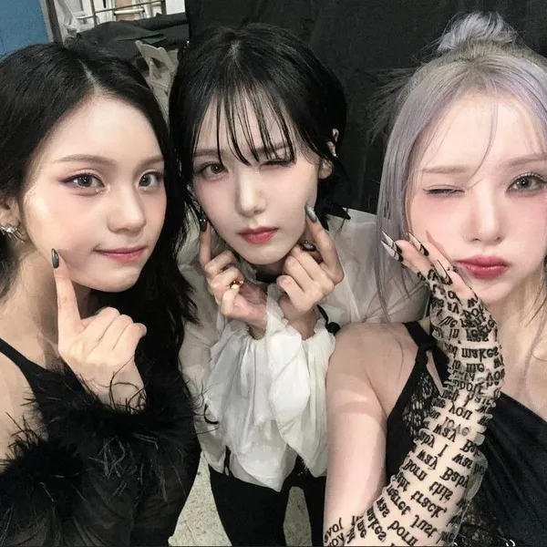 Top Photo Full of VIVIZ Love
